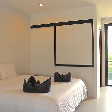 Little Paris Phuket Apartment Bagian luar foto