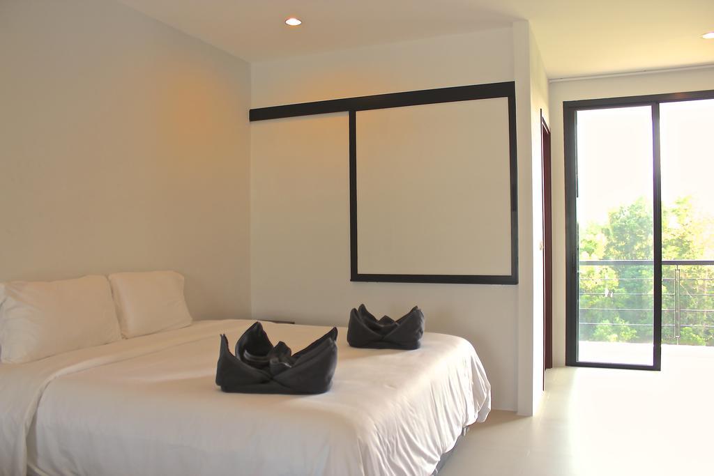 Little Paris Phuket Apartment Bagian luar foto