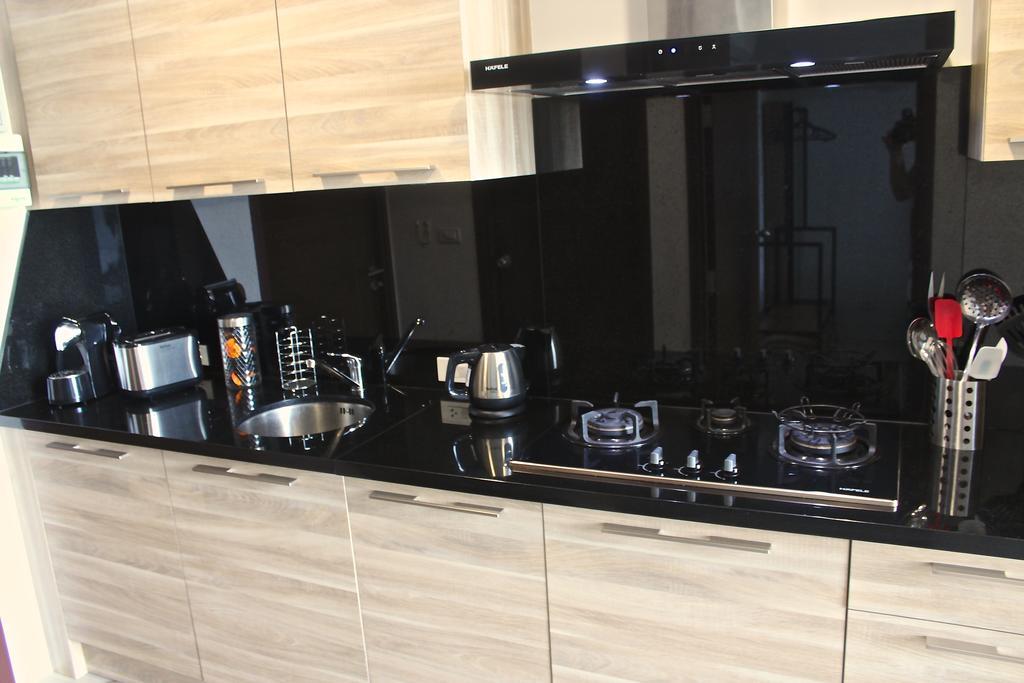 Little Paris Phuket Apartment Bagian luar foto