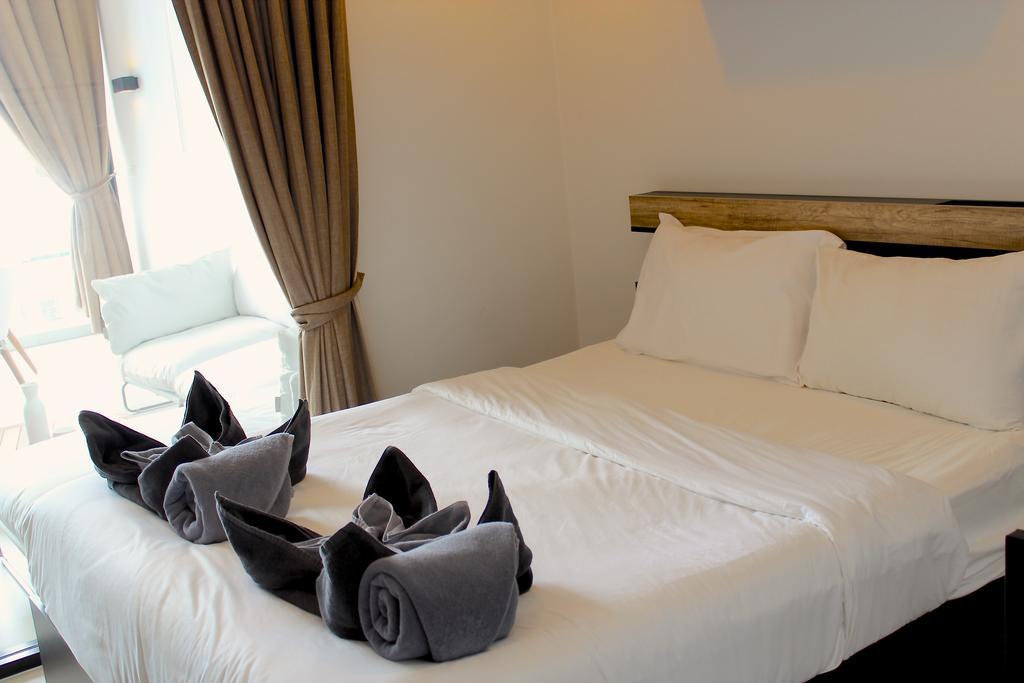 Little Paris Phuket Apartment Bagian luar foto
