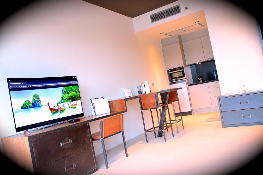 Little Paris Phuket Apartment Bagian luar foto