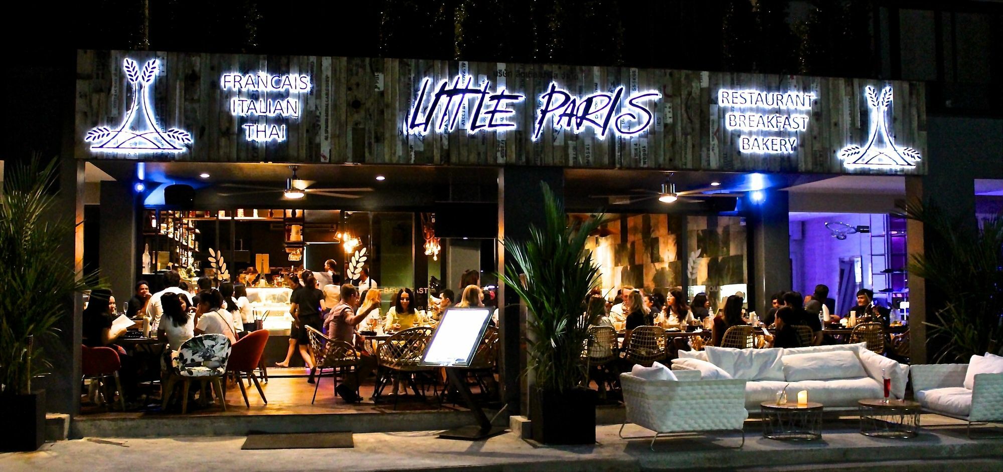 Little Paris Phuket Apartment Bagian luar foto