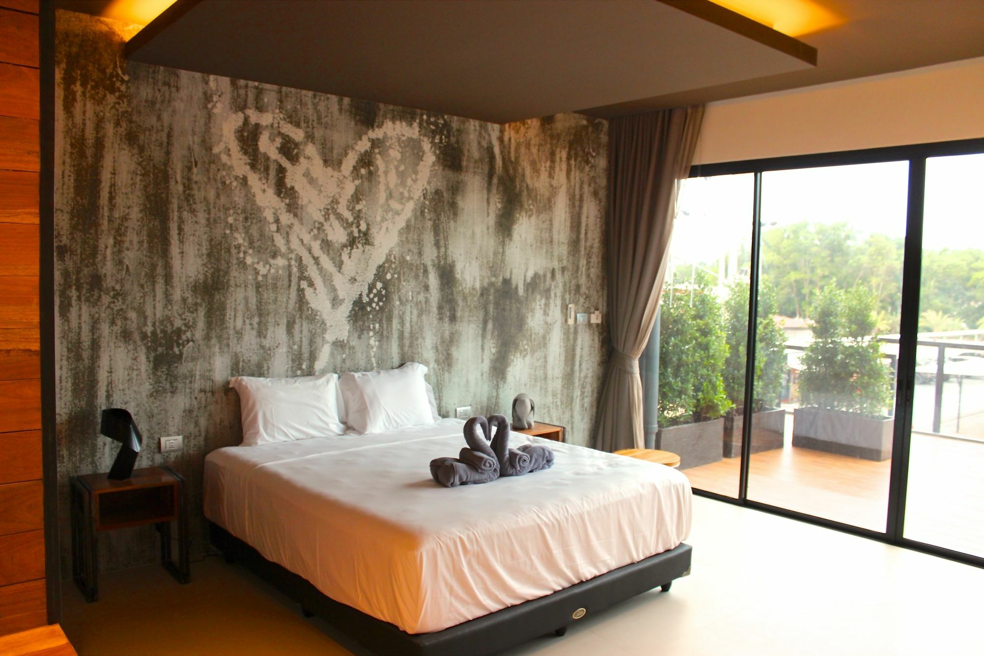 Little Paris Phuket Apartment Bagian luar foto