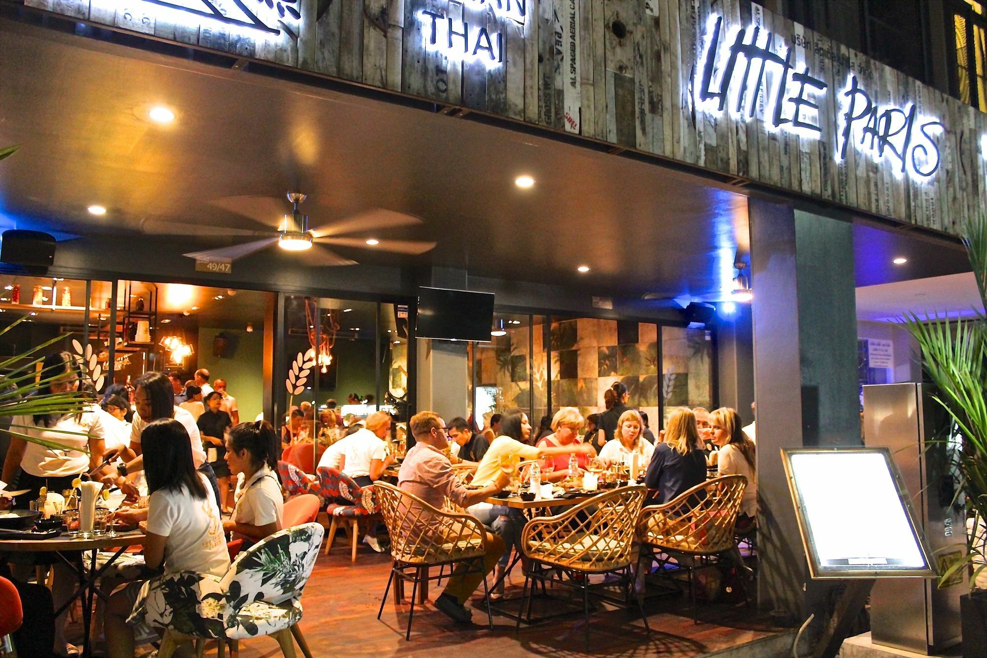 Little Paris Phuket Apartment Bagian luar foto